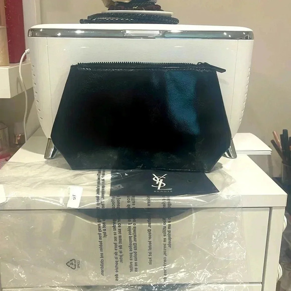 YSL beauty bag⭐️⭐️⭐️⭐️⭐️new with packaging - Picture 1 of 6